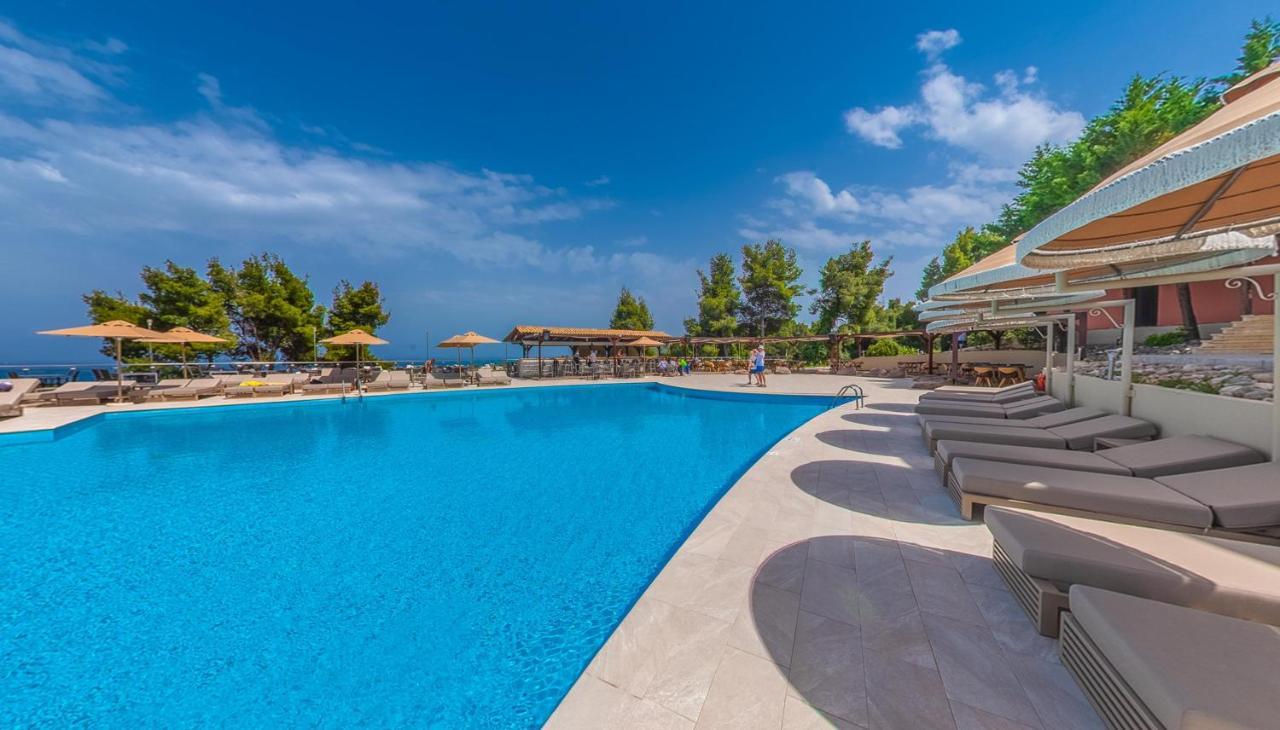 Alia Palace Hotel - Adults Only 16+ Chalkidiki Exterior photo The swimming pool at the hotel
