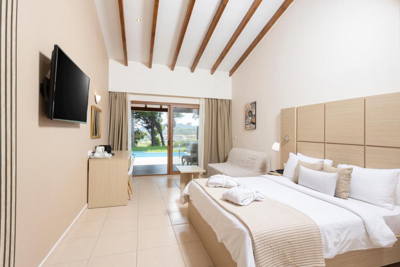 Alia Palace Hotel - Adults Only 16+ Chalkidiki Room photo A room at the resort