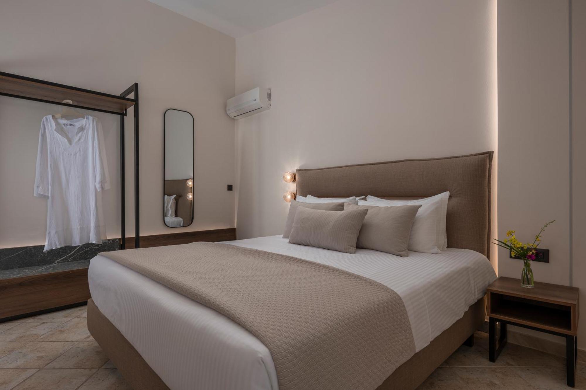 Alia Palace Hotel - Adults Only 16+ Chalkidiki Exterior photo A bedroom at the hotel