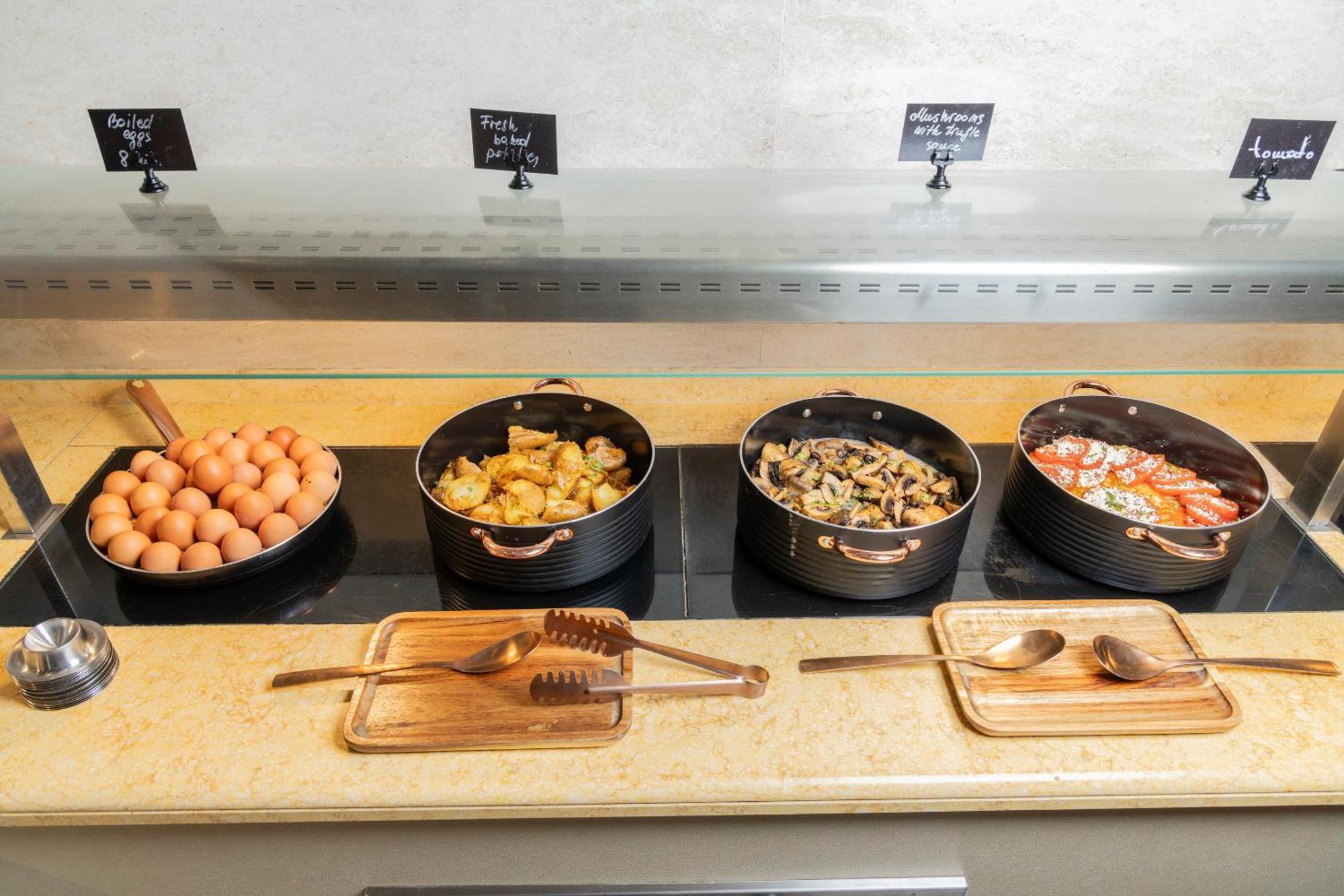 Alia Palace Hotel - Adults Only 16+ Chalkidiki Exterior photo A breakfast buffet at a hotel