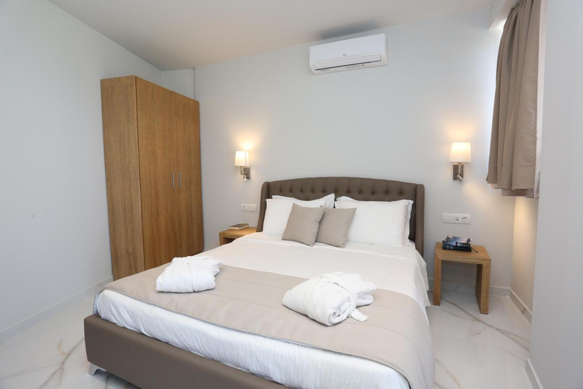 Alia Palace Hotel - Adults Only 16+ Chalkidiki Exterior photo A bedroom in a hotel