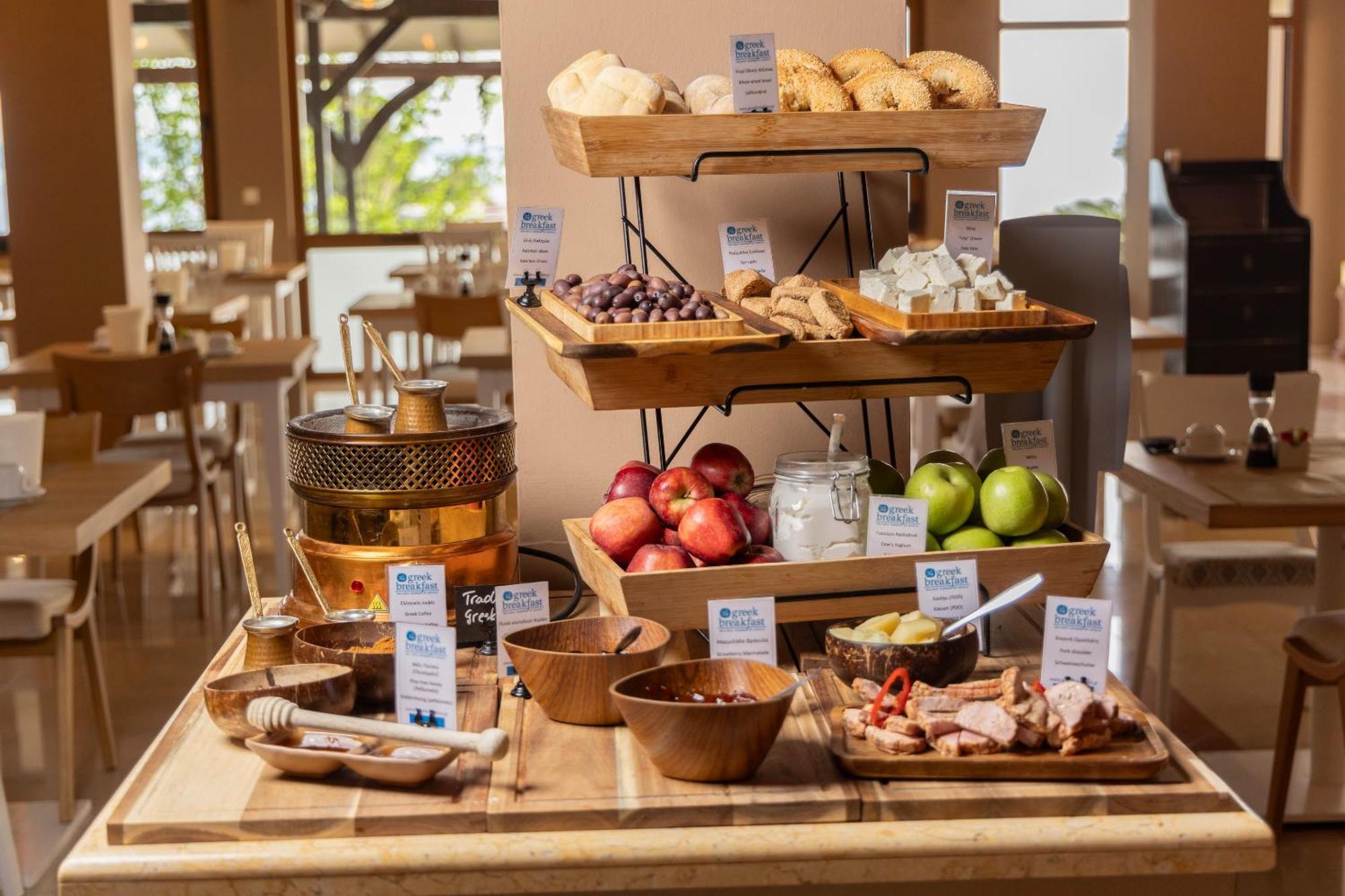 Alia Palace Hotel - Adults Only 16+ Chalkidiki Exterior photo A buffet at a hotel